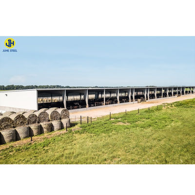 Q235/Q345B গ্রেড ধাতু ফার্ম বিল্ডিং সঙ্গে বাসস্থান prefabricated অশ্বচালনা ময়দানে